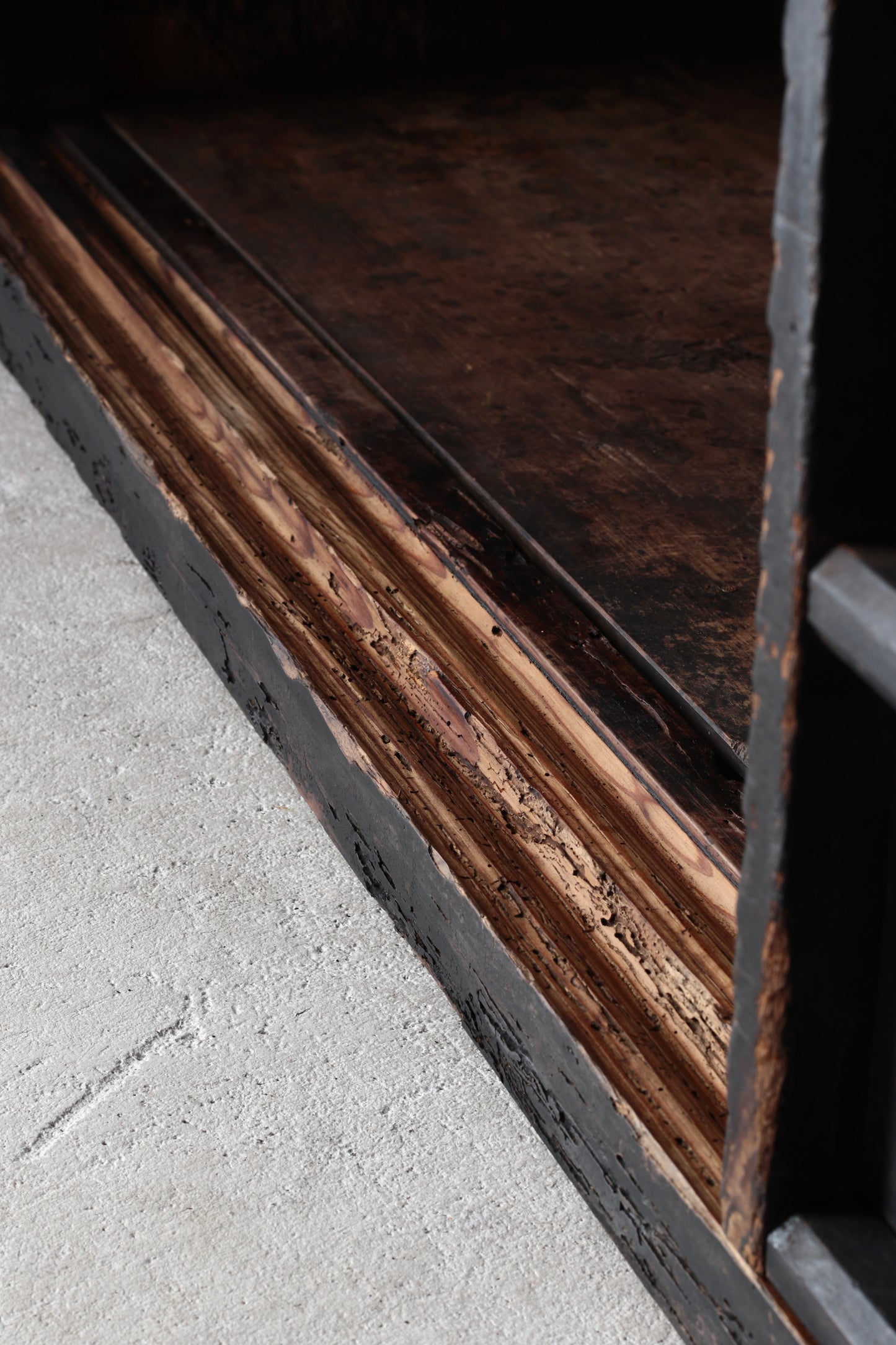 Black Tansu