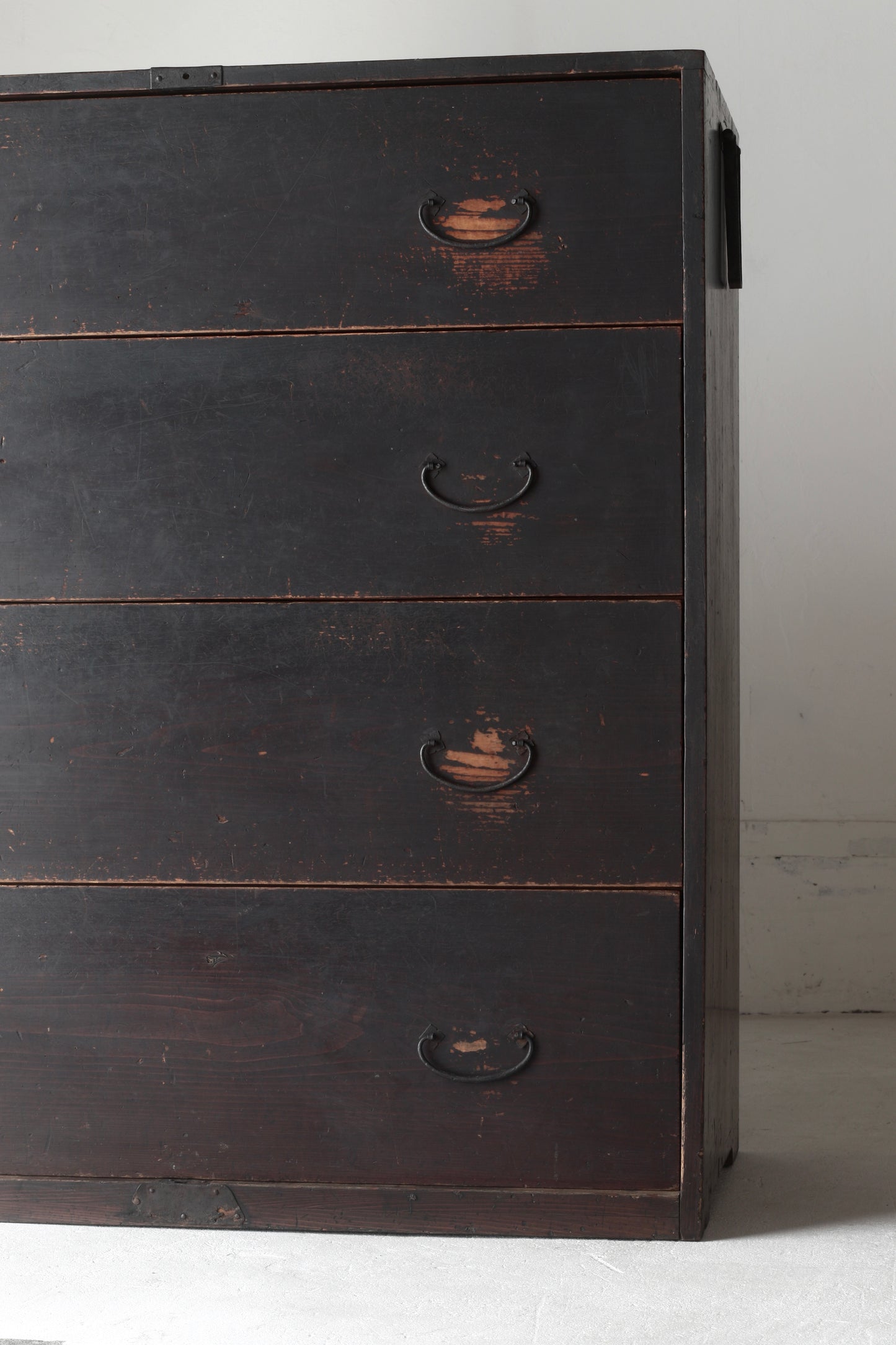 Black Tansu