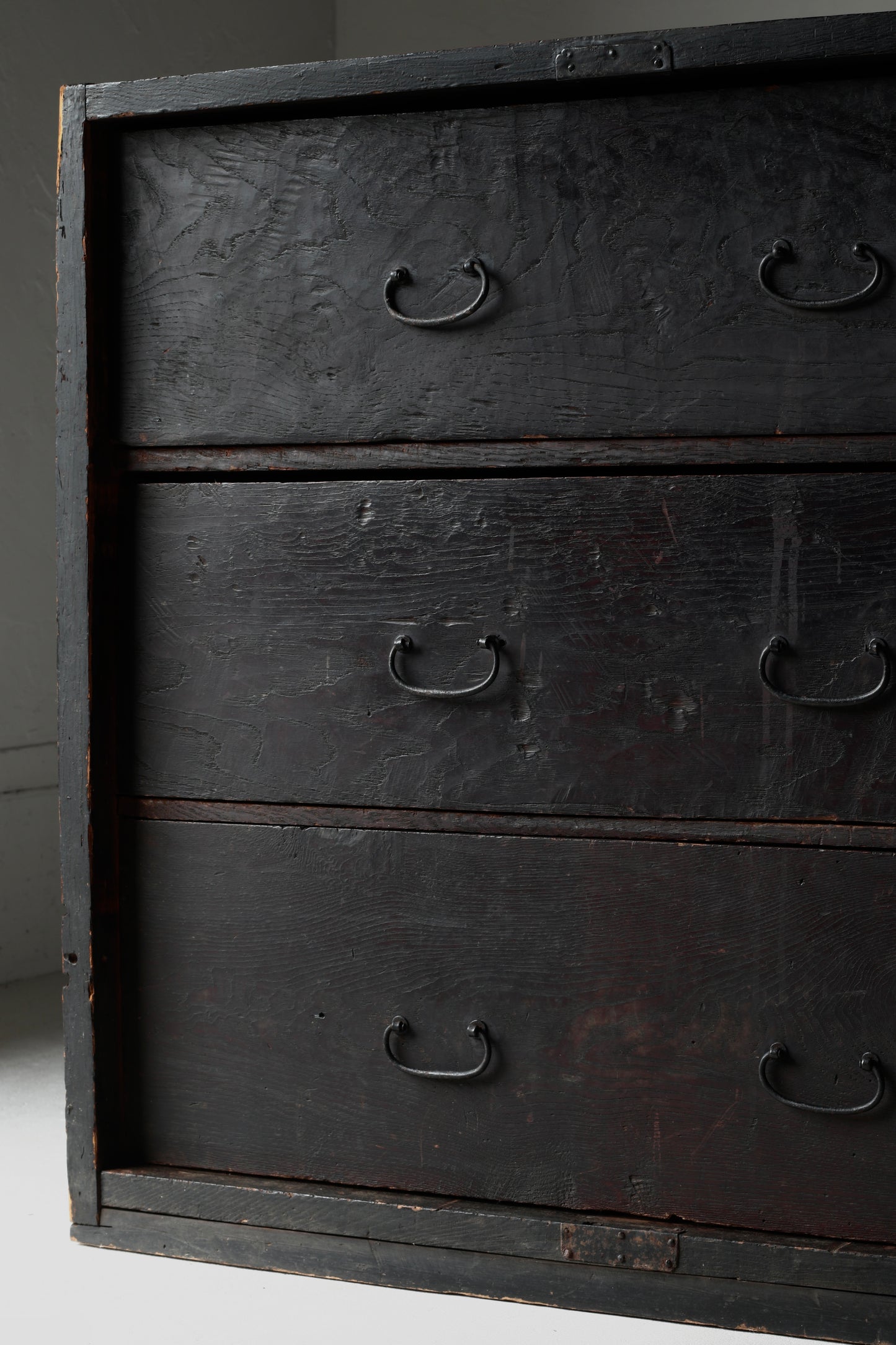 Black Tansu