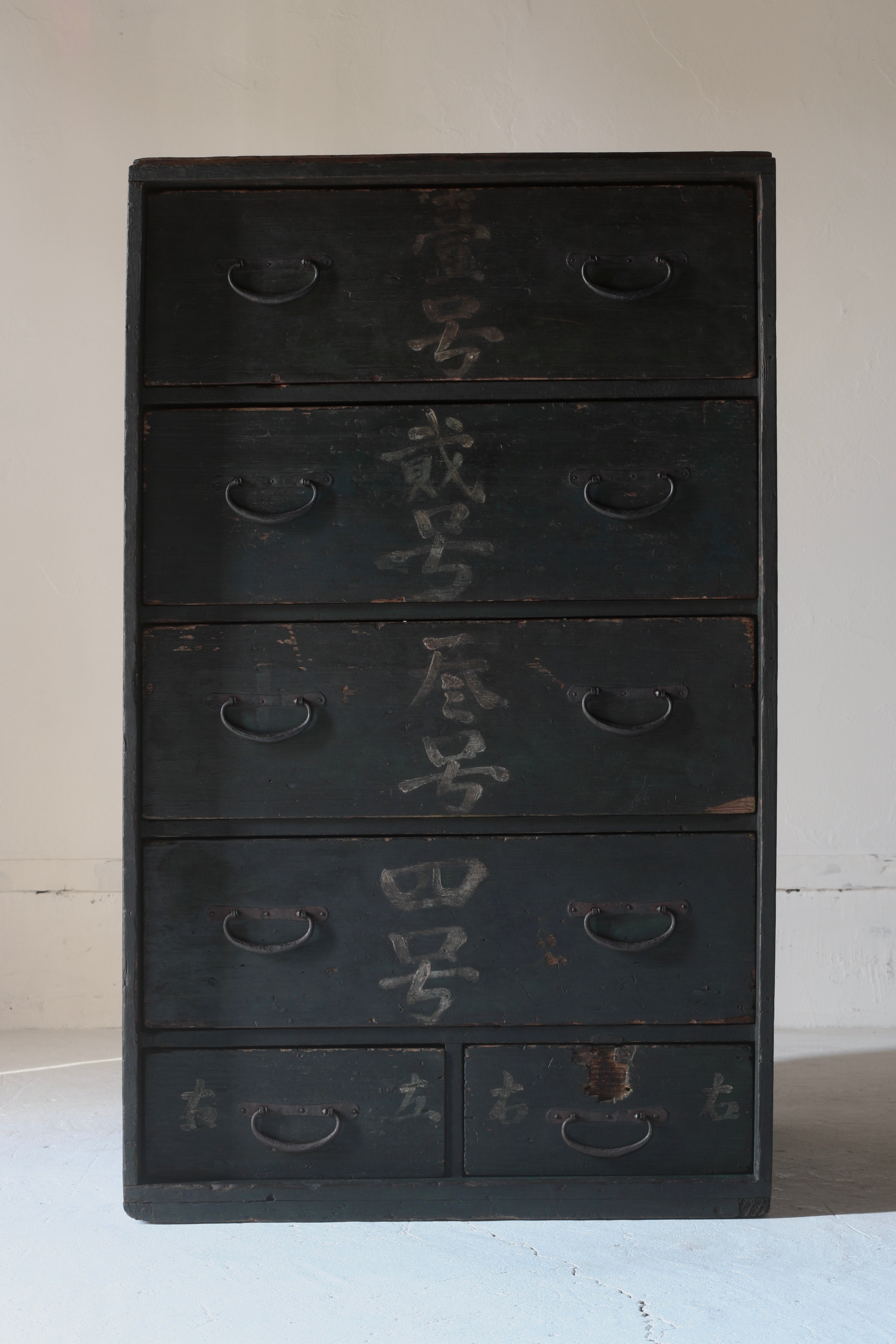 箪笥 – Rem Remake Furniture