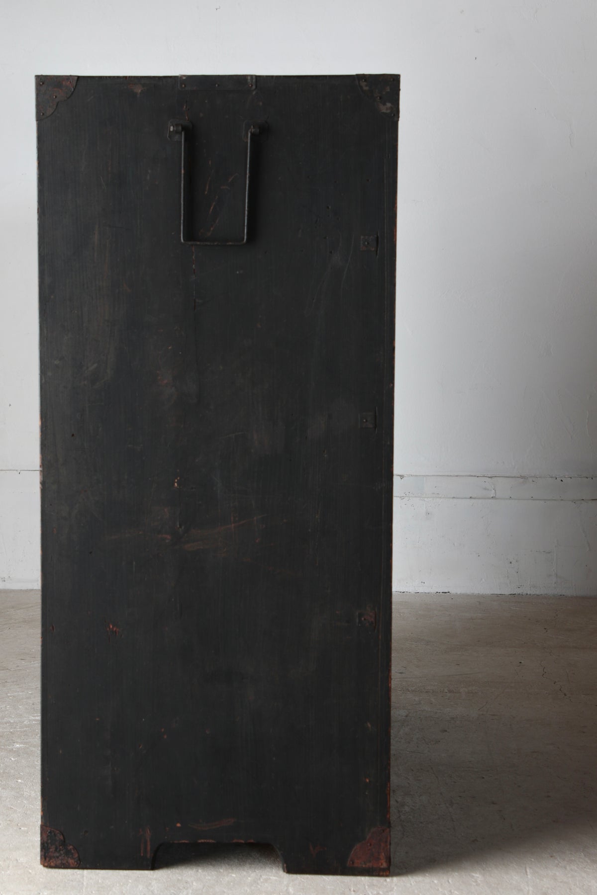 Black Tansu