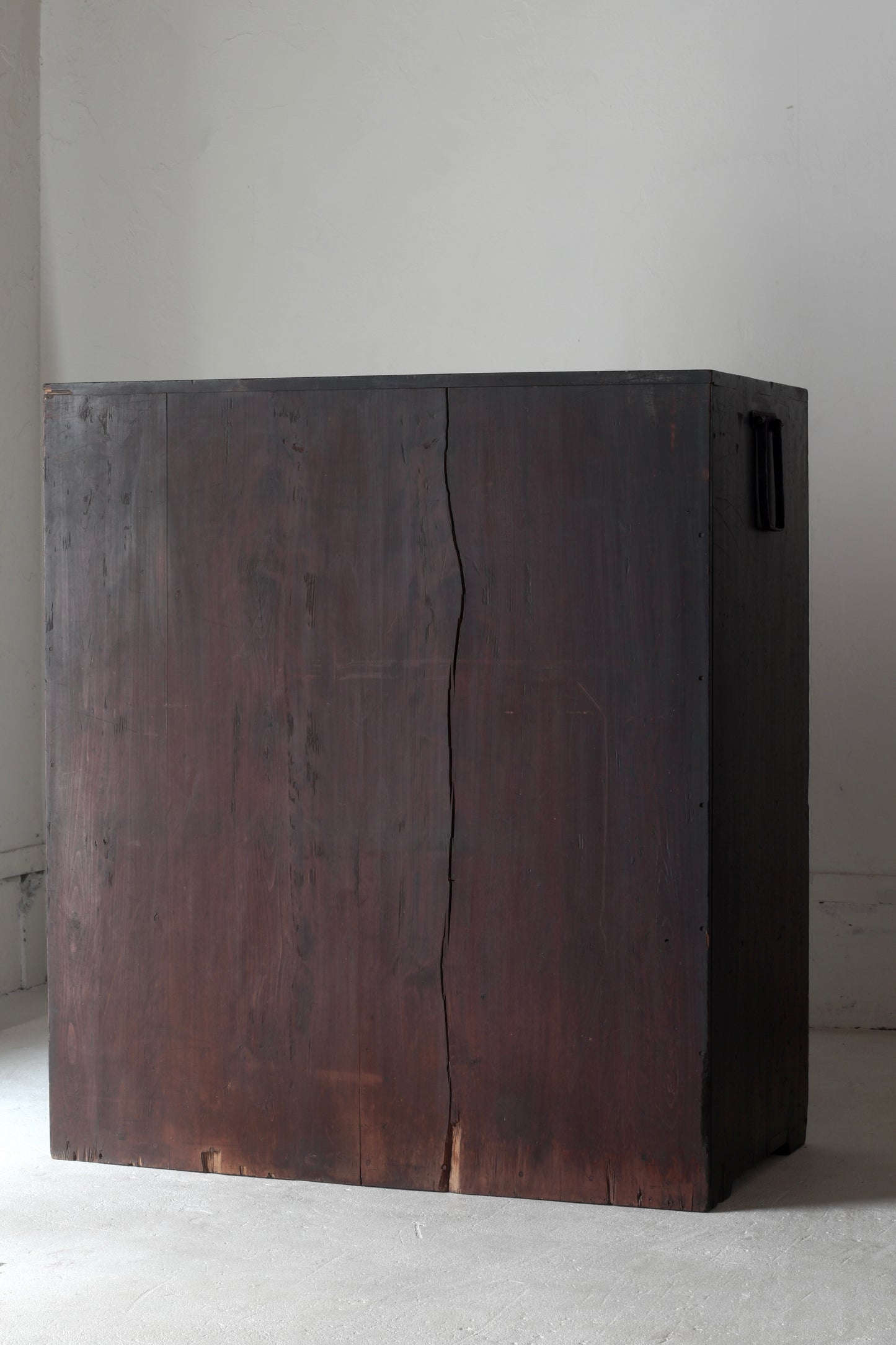 Black Tansu