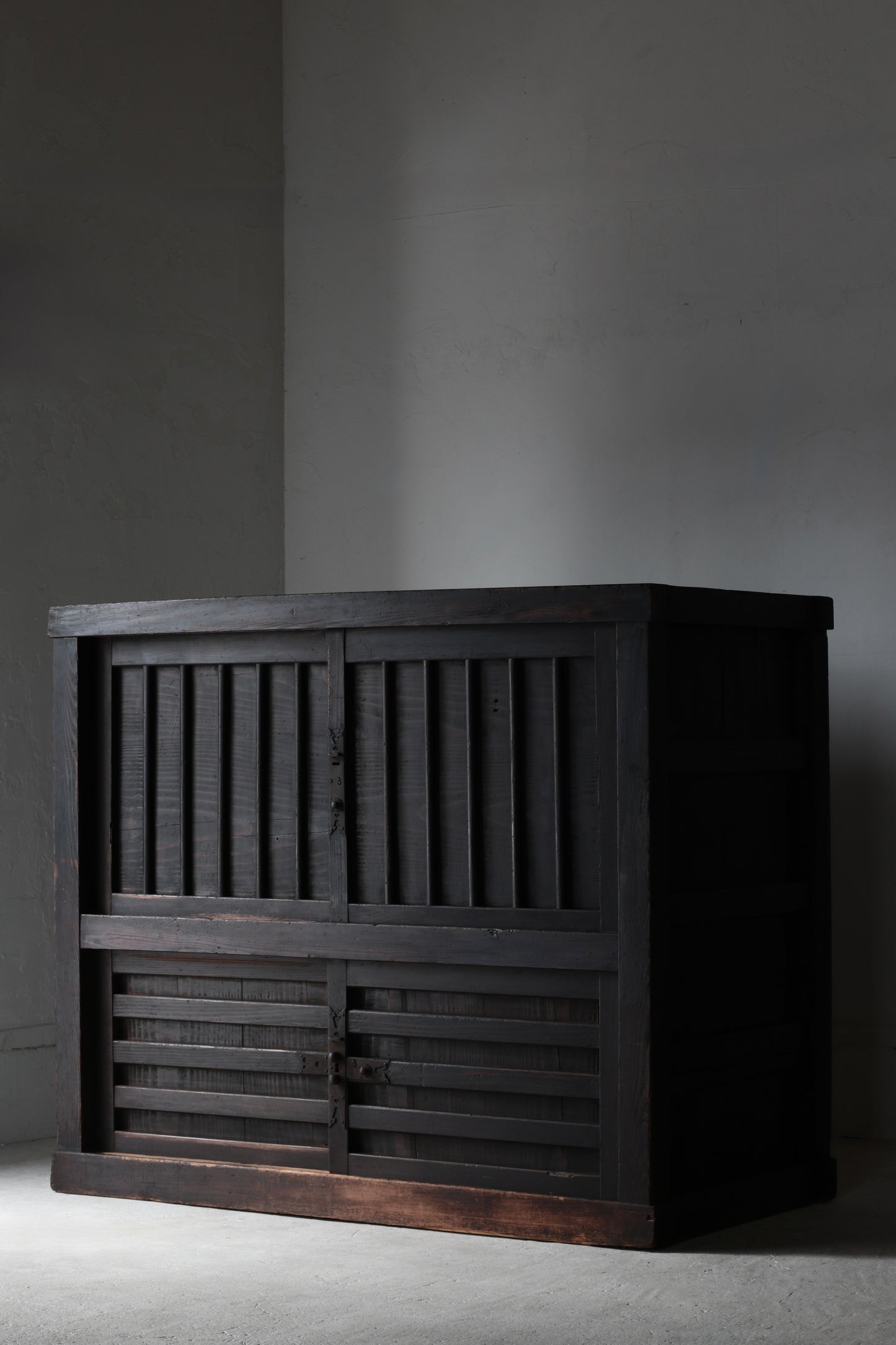 Black Tansu
