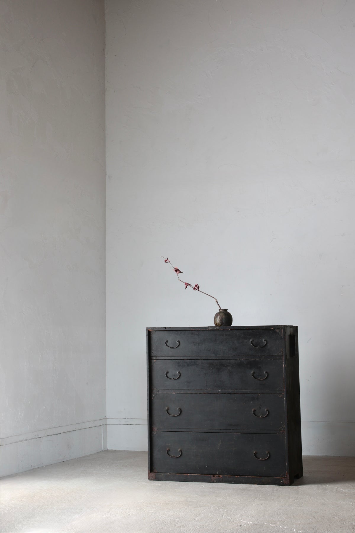 Black Tansu