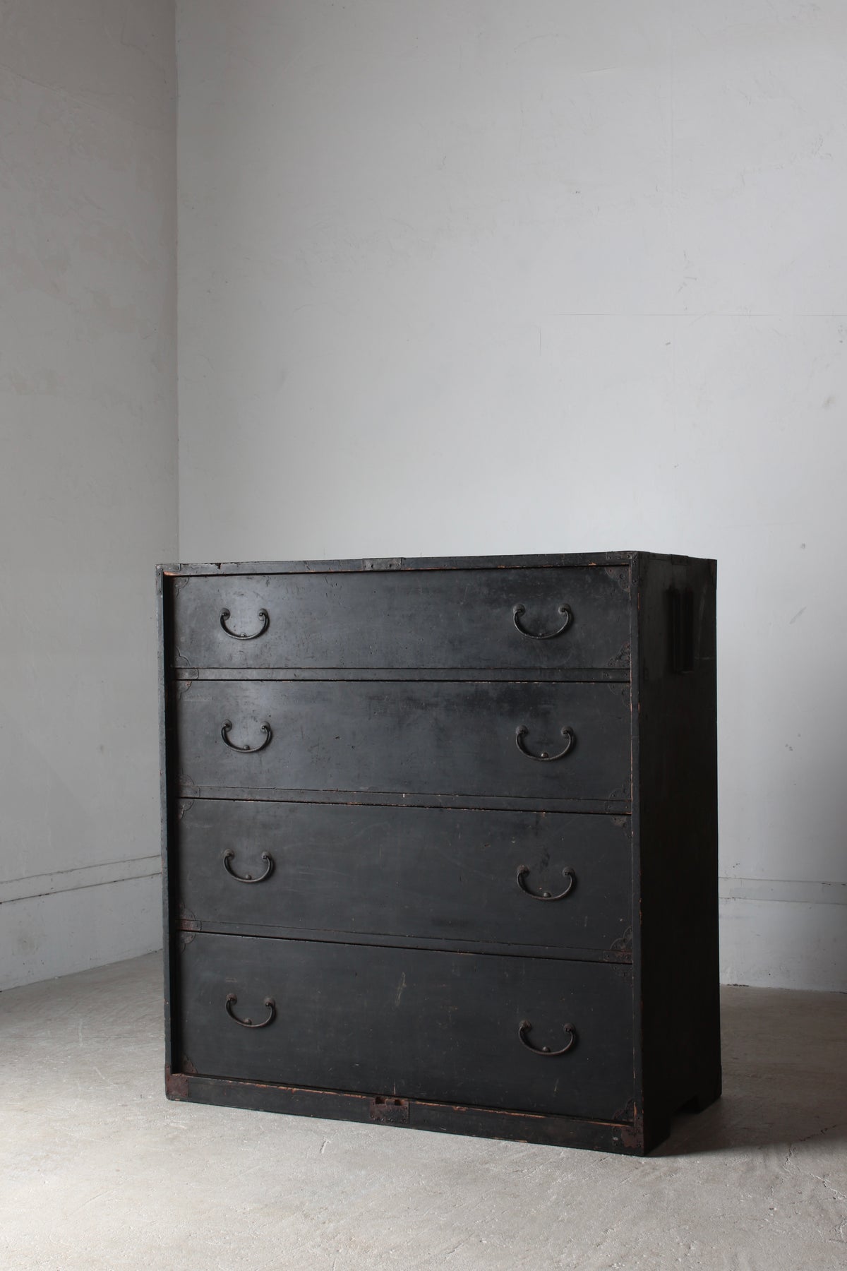 Black Tansu