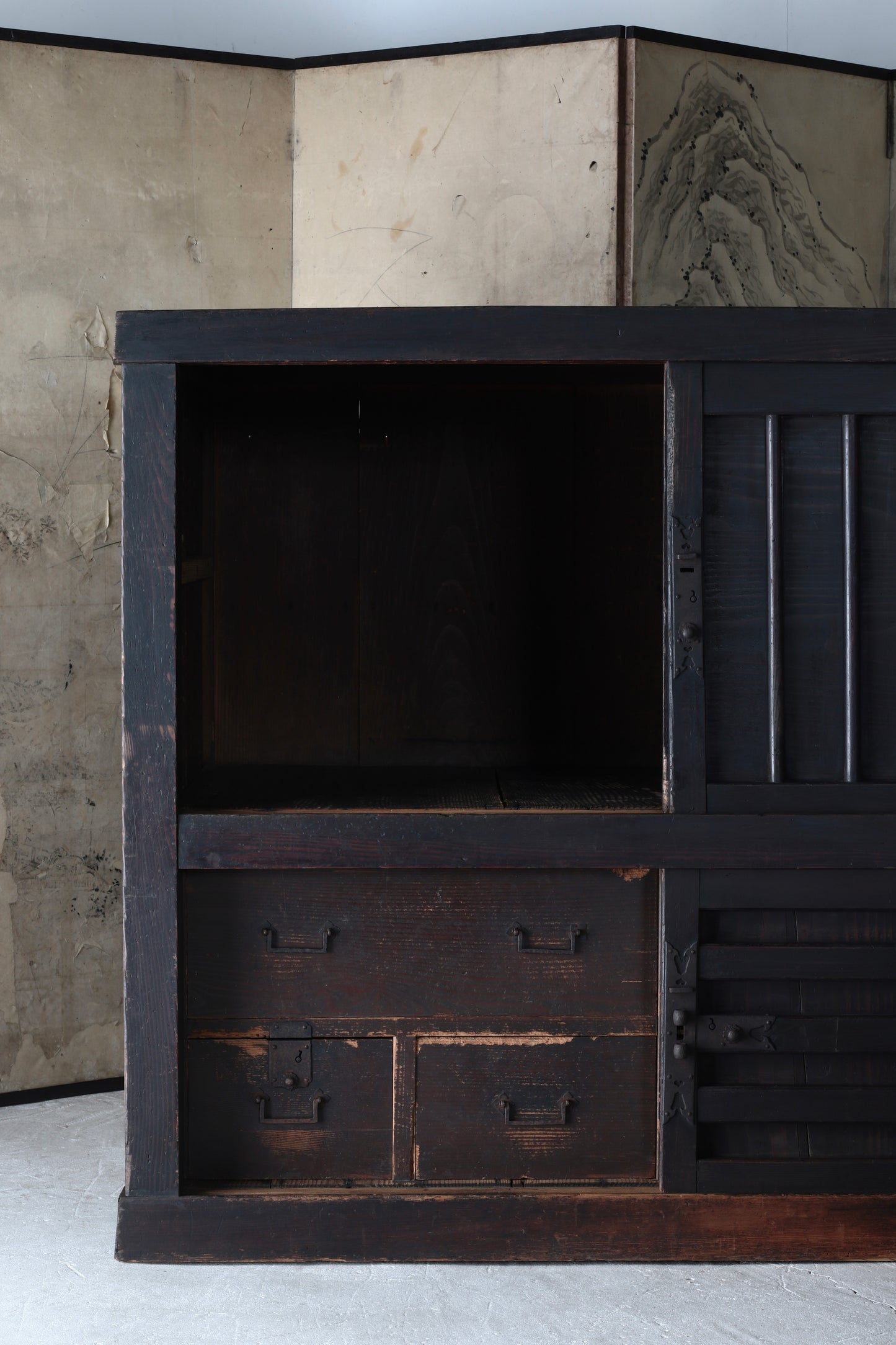 Black Tansu