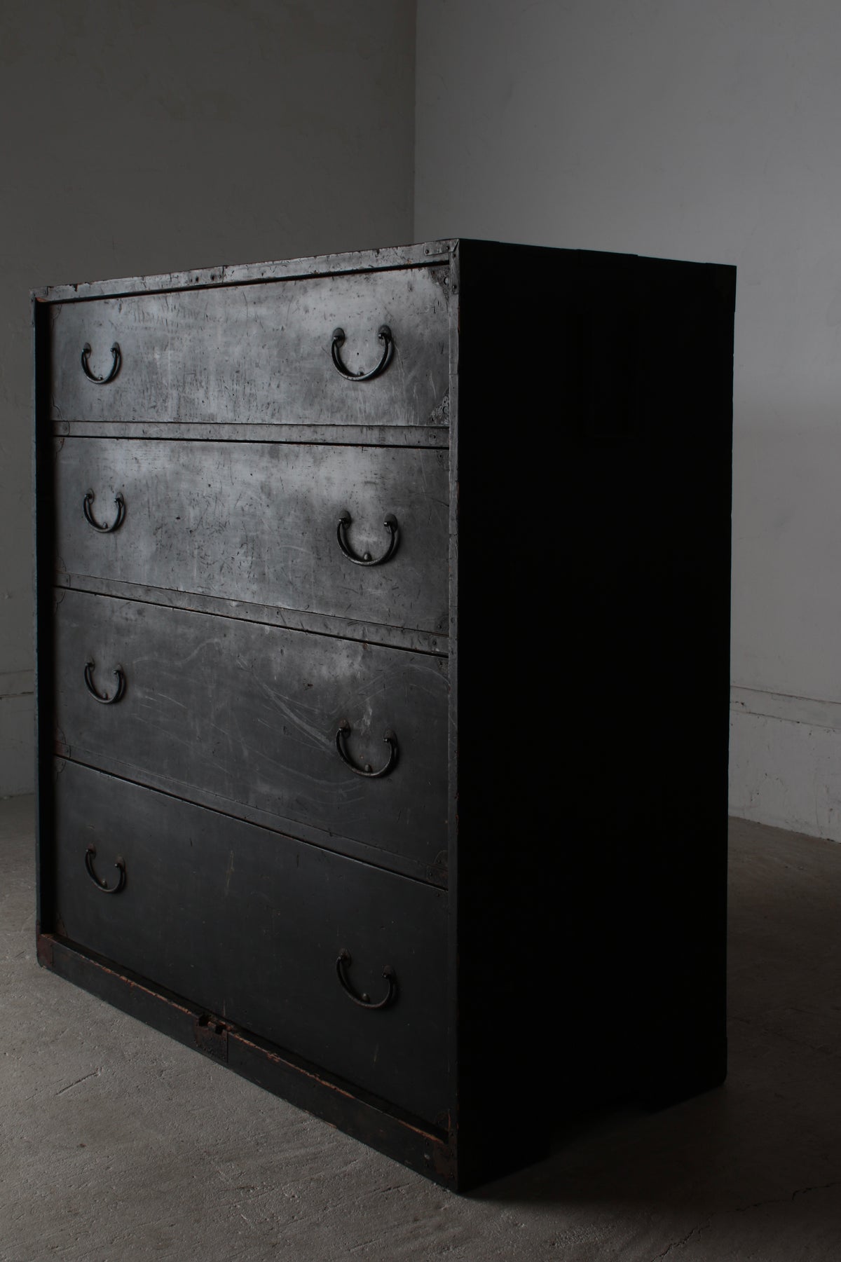 Black Tansu