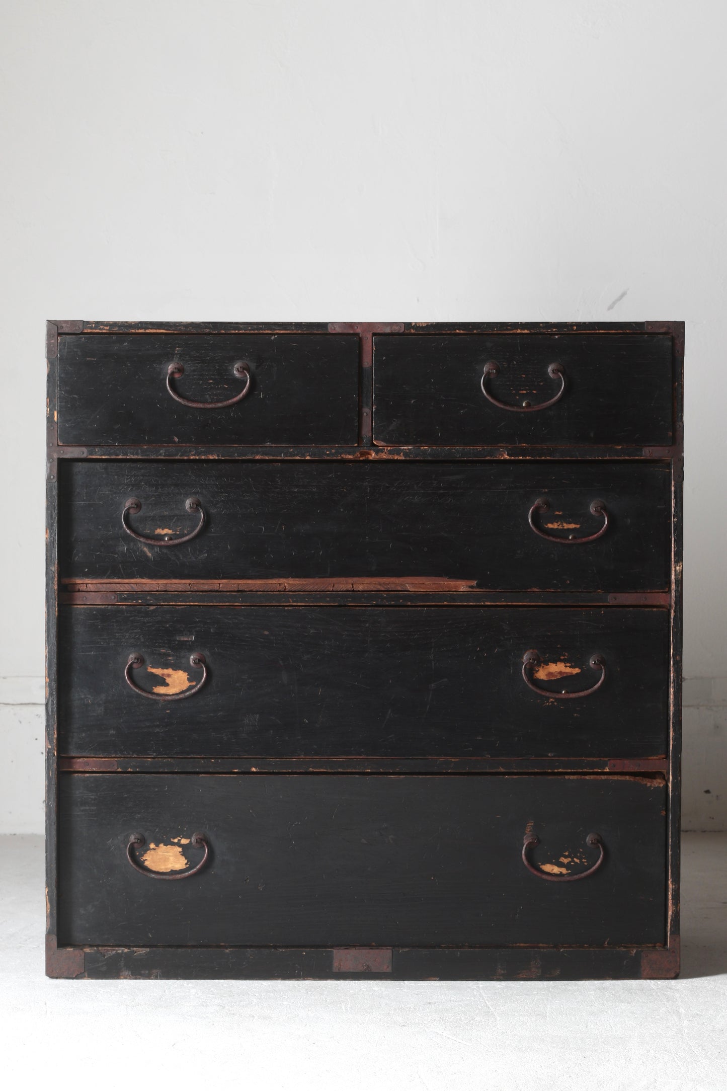 Black Tansu