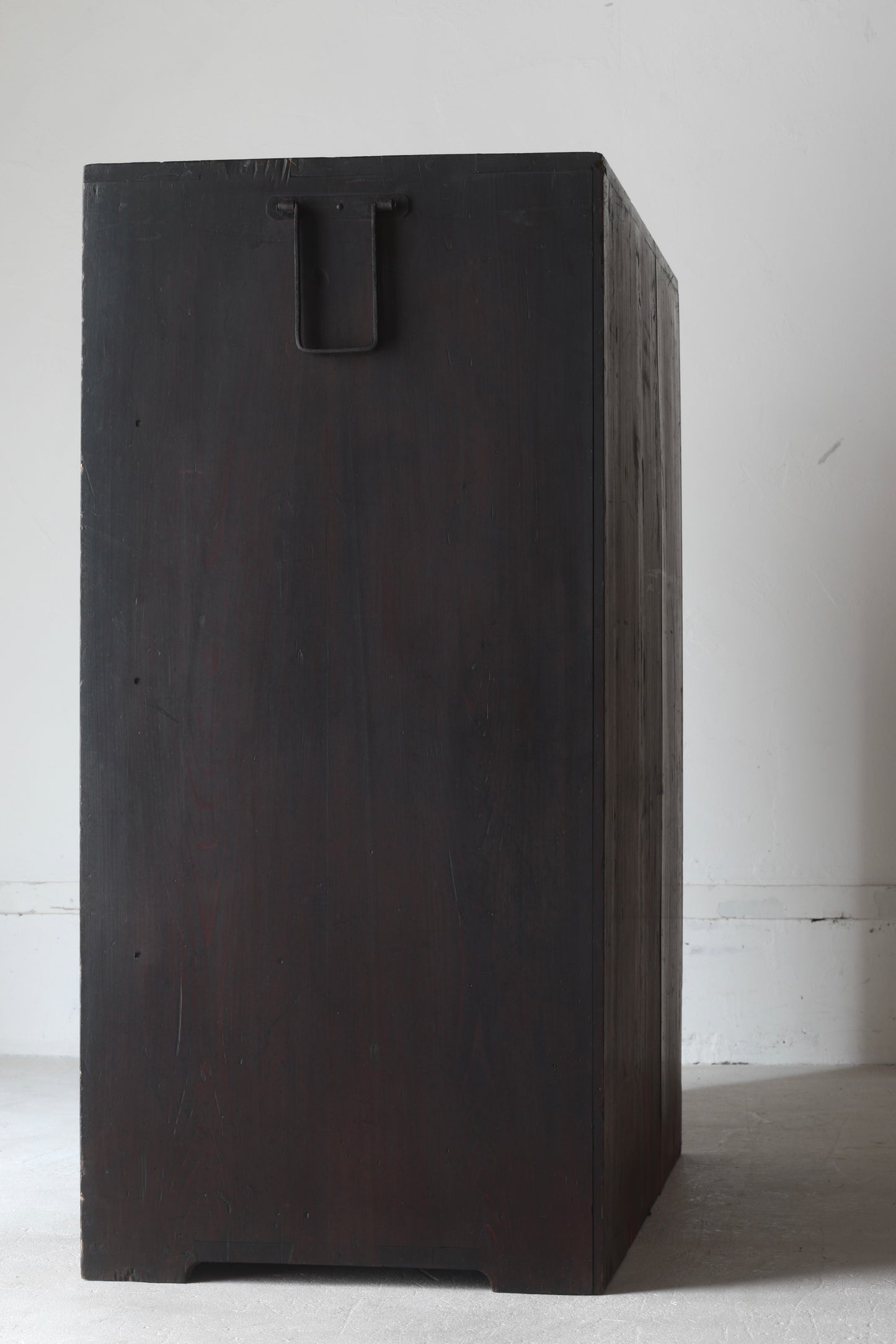 Black Tansu