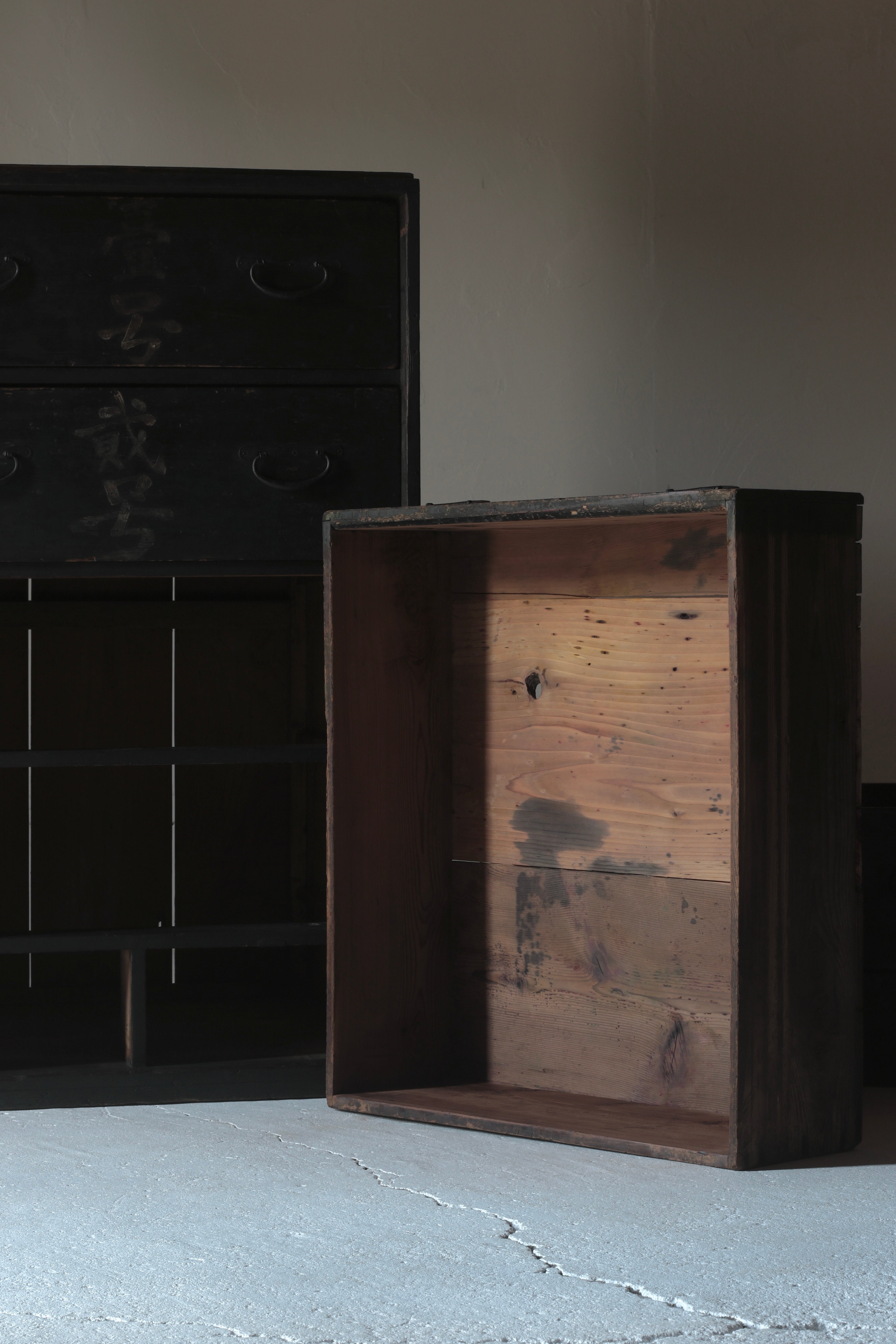 箪笥 – Rem Remake Furniture